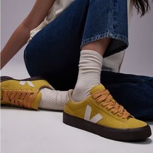 Veja Campo Bold Low Top Sneakers Yellow suede White logo sustainable Size 10